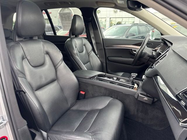 2017 Volvo XC90 T6 Momentum