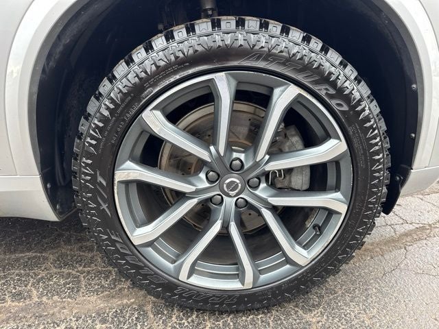 2017 Volvo XC90 T6 Momentum