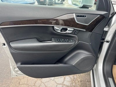 2017 Volvo XC90 T6 Momentum