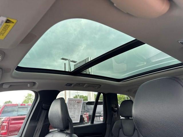 2017 Volvo XC90 T6 Momentum