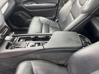 2017 Volvo XC90 T6 Momentum