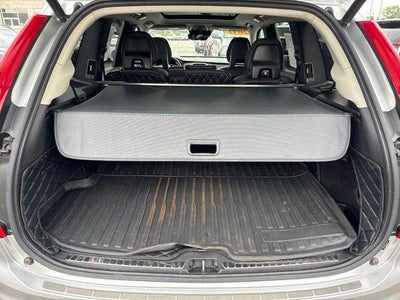 2017 Volvo XC90 T6 Momentum