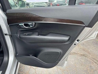 2017 Volvo XC90 T6 Momentum