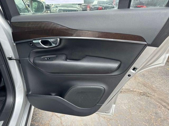 2017 Volvo XC90 T6 Momentum