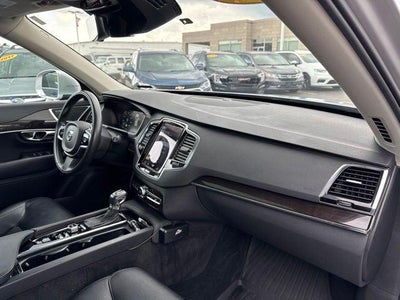 2017 Volvo XC90 T6 Momentum